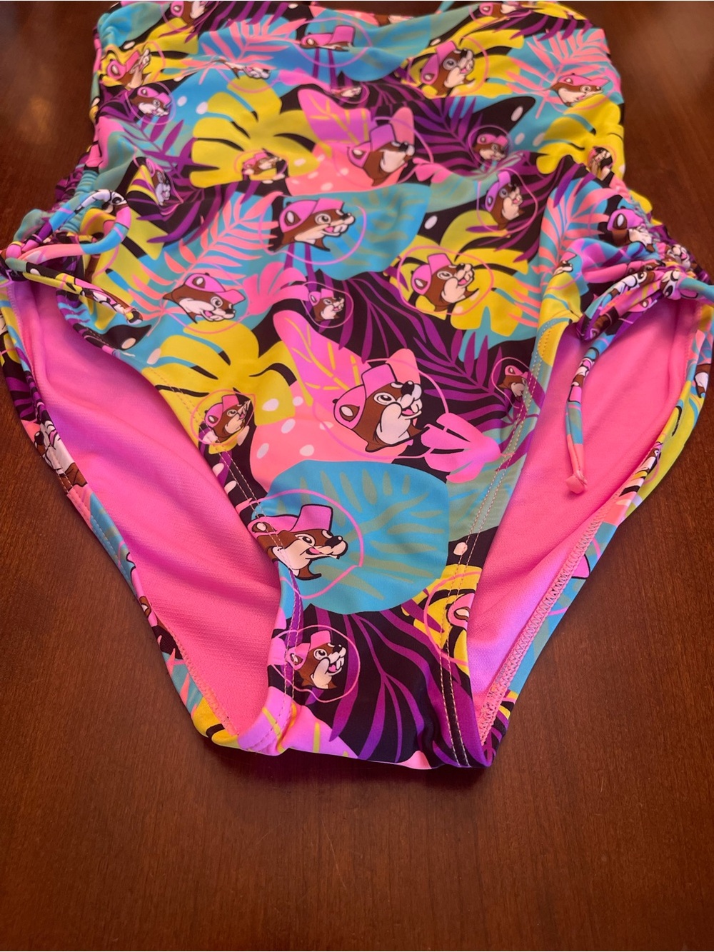 NWT Buc-ee’s Woman’s Tropical Print One-Piece Swimsuit - Picture 3 of 10